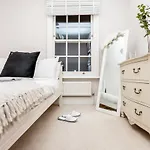 The Modern Classic - Contemporary & Elegant 3Bdr Home