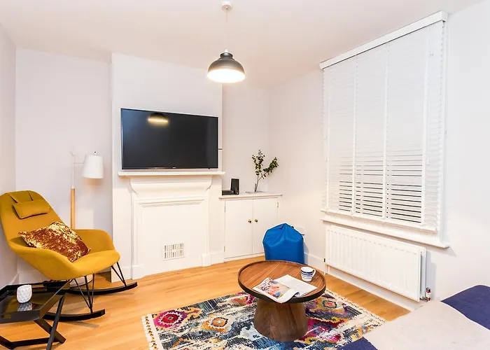 The Modern Classic - Contemporary & Elegant 3Bdr Home